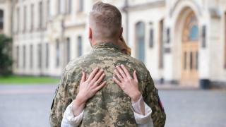 ВІЙСЬКОВІ ОДРУЖУВАТИМУТЬСЯ В 