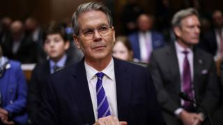 ТРАМП ВІДПРАВЛЯЄ В УКРАЇНУ МІНІСТРА ФІНАНСІВ ДЛЯ ЗУСТРІЧІ З ЗЕЛЕНСЬКИМ