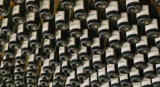 У США 441 тисяча літрів вина вилилося в річку, що впадає в Тихий океан