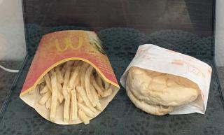 Чоловік 11 років зберігав гамбургер з McDonald's: що з цього вийшло