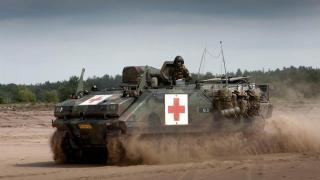 НІДЕРЛАНДИ НАДАЮТЬ УКРАЇНІ 25 БТР ДЛЯ ТРАНСПОРТУВАННЯ ПОРАНЕНИХ