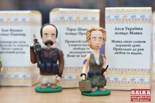 Ольга Кобилянська - снайперка, Микола Гоголь - пілот: франківець представив креативну колекцію мініатюр