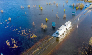 Рекордні повені у фінській Лапландії: через танення снігу в регіоні затопило дороги