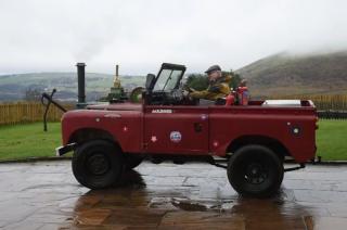 Позашляховик із паровим двигуном