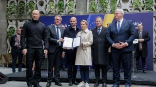 РОСІЙСЬКІ ГРОШІ - НА УКРАЇНСЬКУ ЗБРОЮ: ЄС ВИДІЛИТЬ МАЙЖЕ 1,9 МЛРД ЄВРО НА ВІЙСЬКОВУ ПІДТРИМКУ УКРАЇНИ - ШМИГАЛЬ